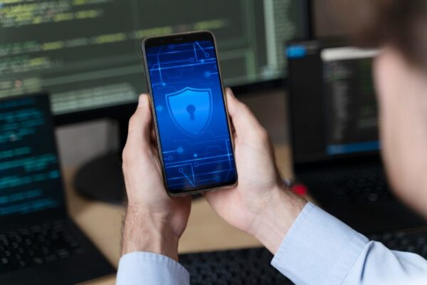 Spear phishing en aplicaciones moviles y su impacto en la seguridad empresarial